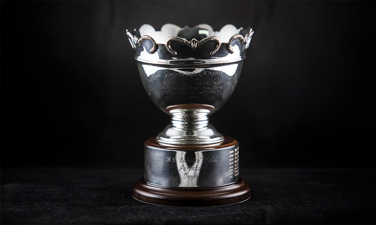 Sterling silver bowl with a scalloped rim, on a pedestal foot, the body inscribed: 
