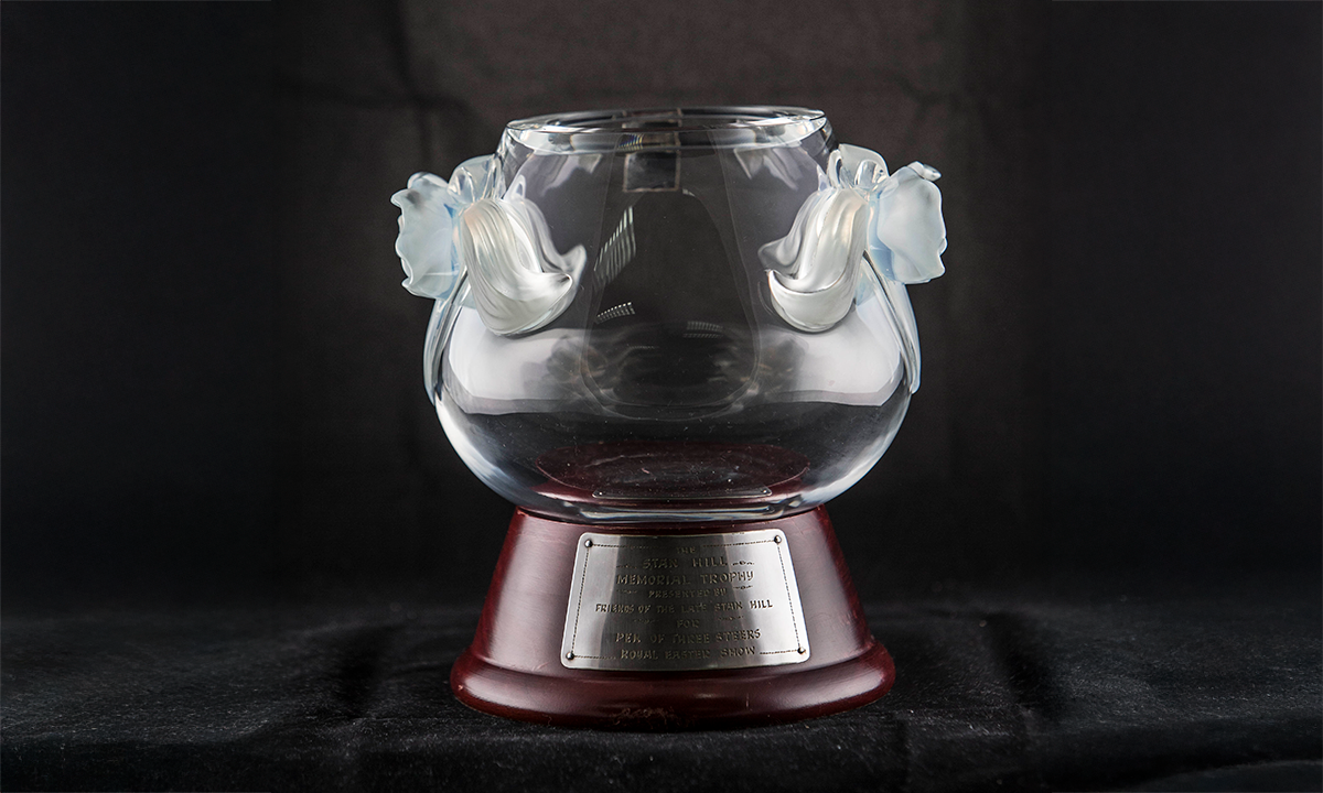 Crystal vase with frosted orchid handles, raised on a round tapered timber base. First presented in 1980. 