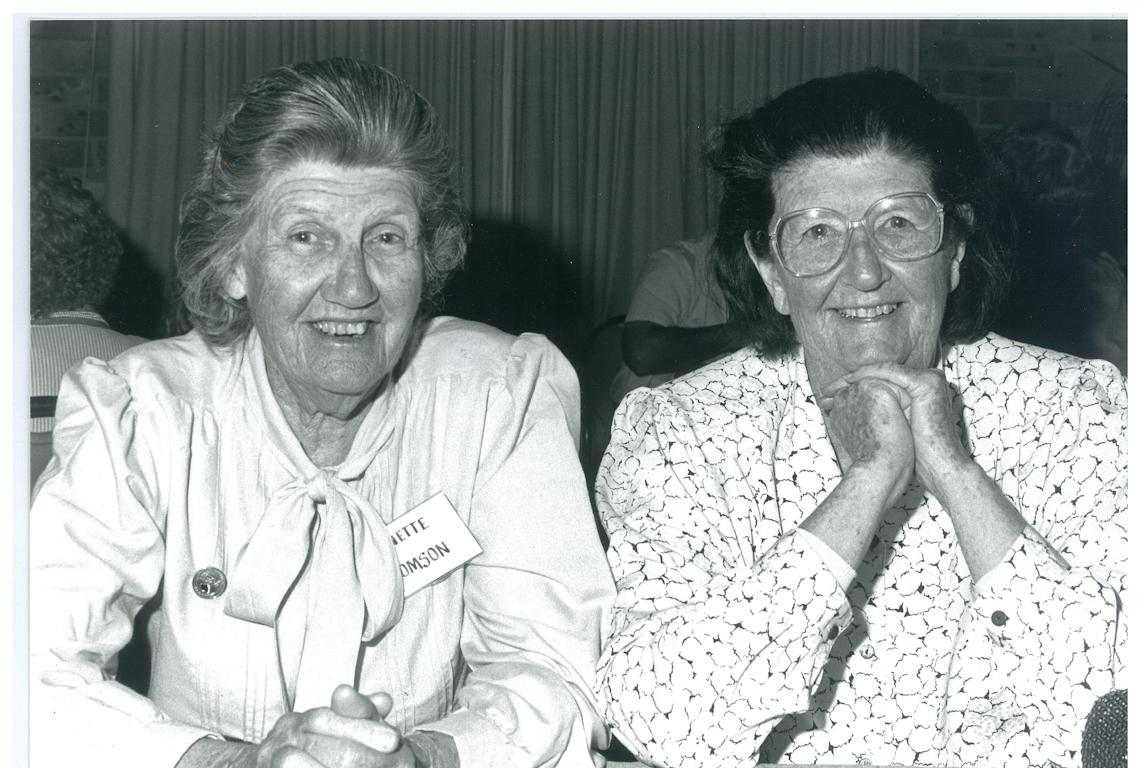 Show Legend 2001 - Elizabeth & Annette Thomson