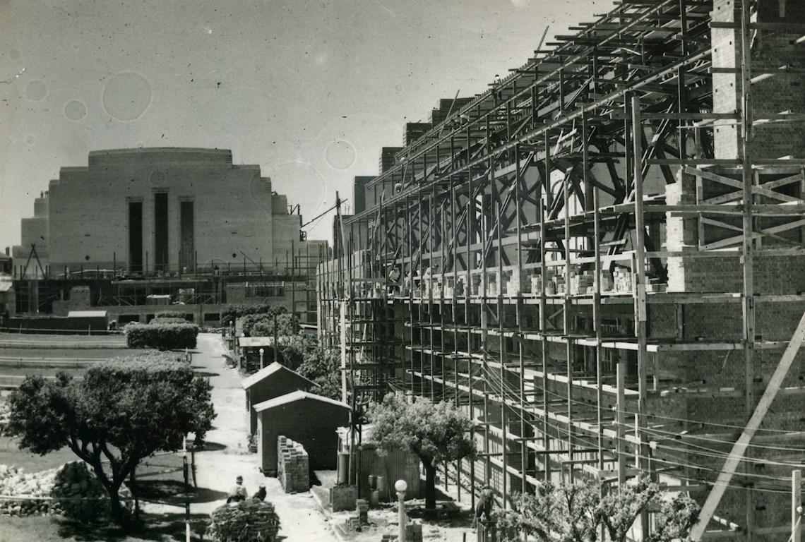 Construction 1937 - Photo